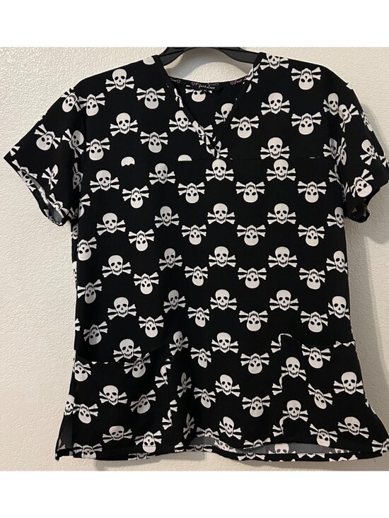 Just Love Tops - Skull & Crossbones Halloween Spooky Scrub Top XL Black & White Pockets V-Neck